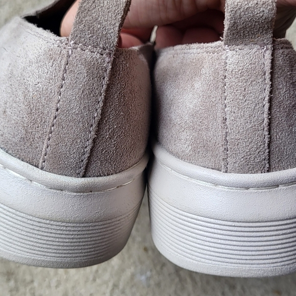 Sofft Women's Potina Slip on Sneaker Size 9.5 Suede Leather Taupe Pre-owned - Picture 6 of 8